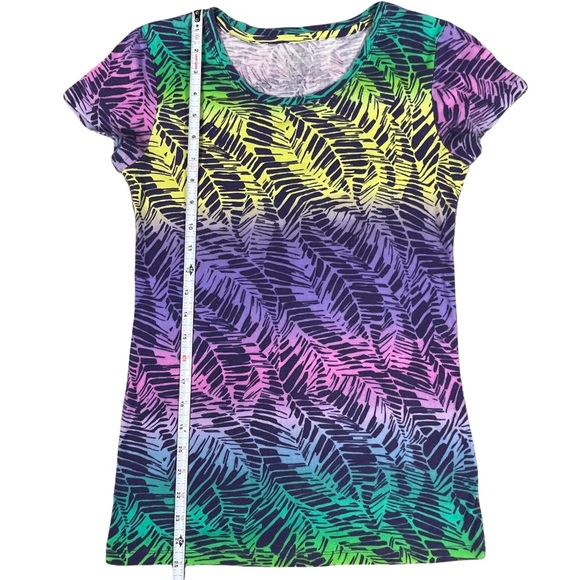 Daisy Fuentes size small multicolored feather or leaves short sleeve T-shirt - Picture 7 of 8